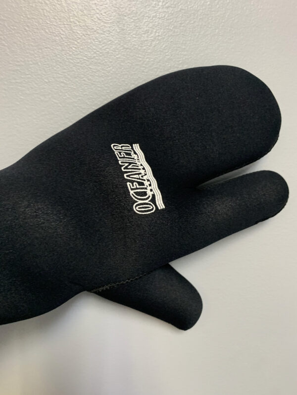 oceaner 3 finger mitts all black with Oceaner logo