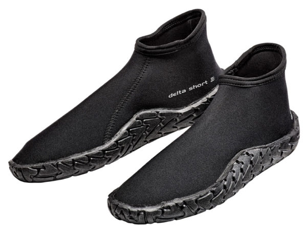 Scubapro Delta 3mm Short Boot is a neoprene boot with 1/4" thick sole and a snug ankle closure