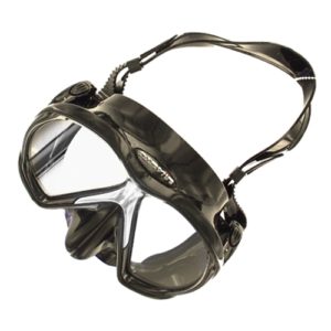 Atomic Aquatics Subframe Mask is a diving facemask made of silicone that creates a nice seal with 2 clear glass lenses, a stainless steel nose piece and comfortable squeeze lock buckle. available in 2 sizes regular and slim fit